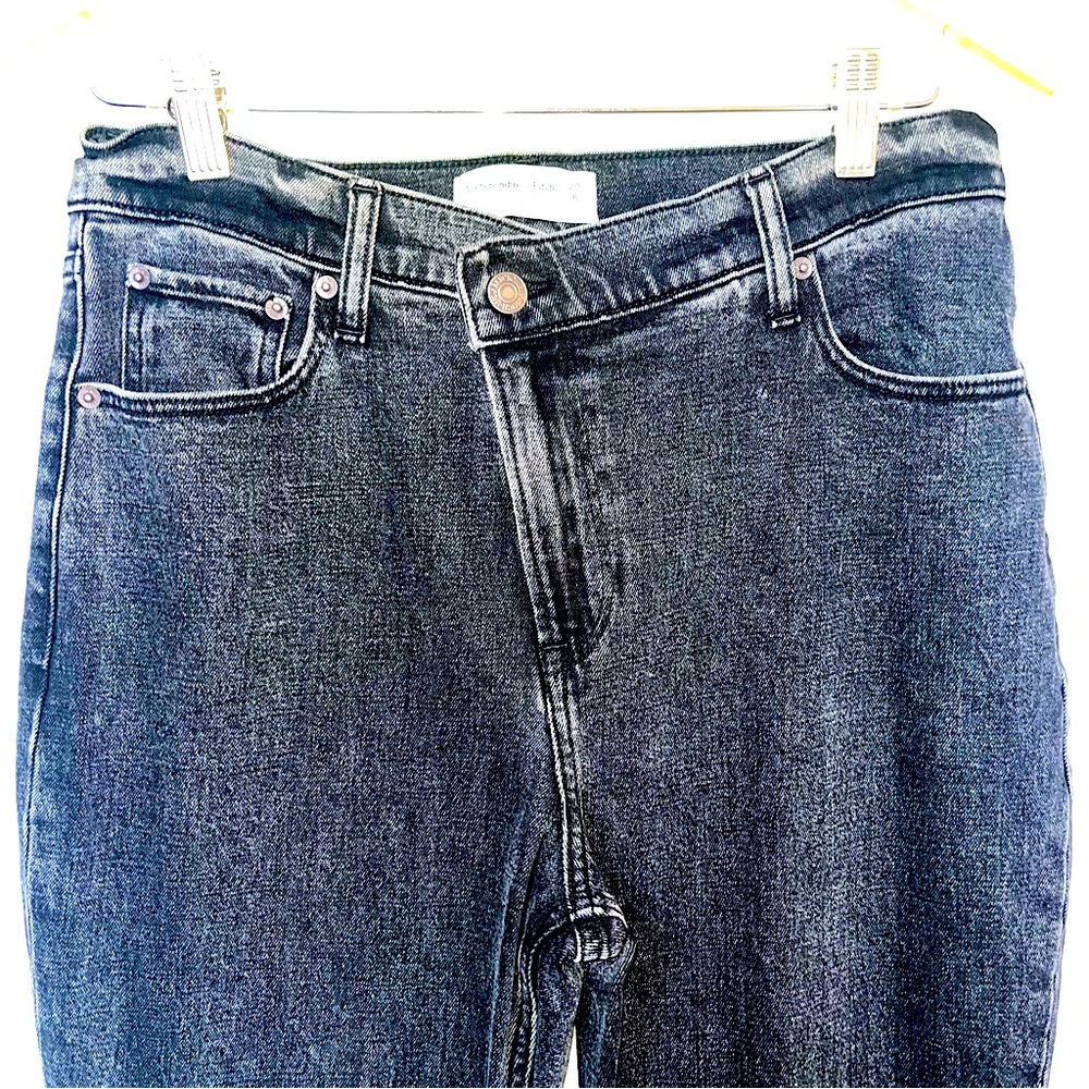 Abercrombie & Fitch The 90s Slim Straight
Ultra High Rise Jeans - Picture 10 of 15